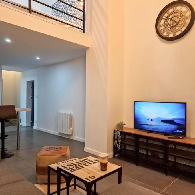 Grand Loft Avec Terrasse Privee Lägenhet Saint-Etienne  Exteriör bild